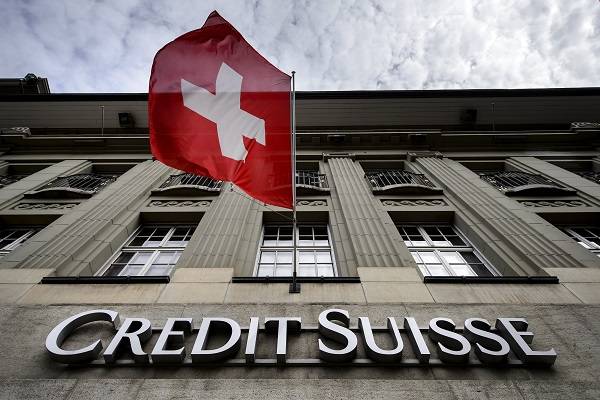Acciones del Banco Credit Suisse caen más del 20%, alarma en Europa