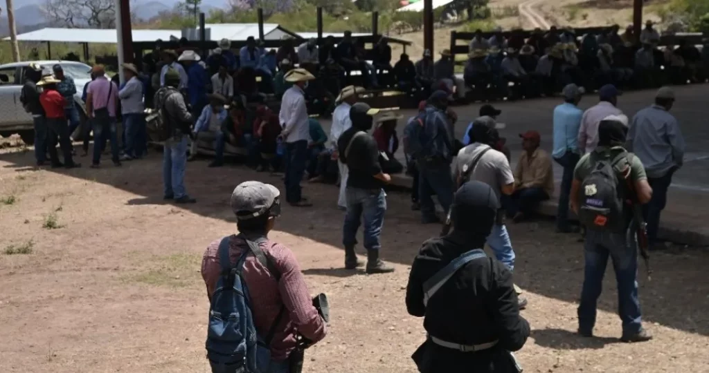 Pobladores de 38 pueblos se arman para hacer frente a la Familia Michoacana en Guerrero