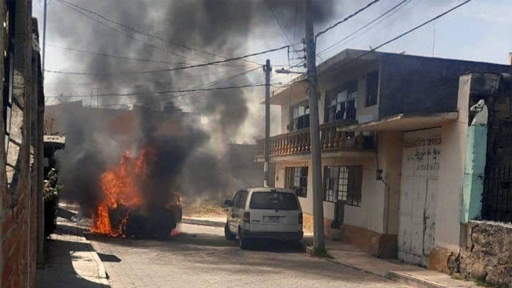 Se incendia camioneta que transportaba pirotecnia en Tlaxcala