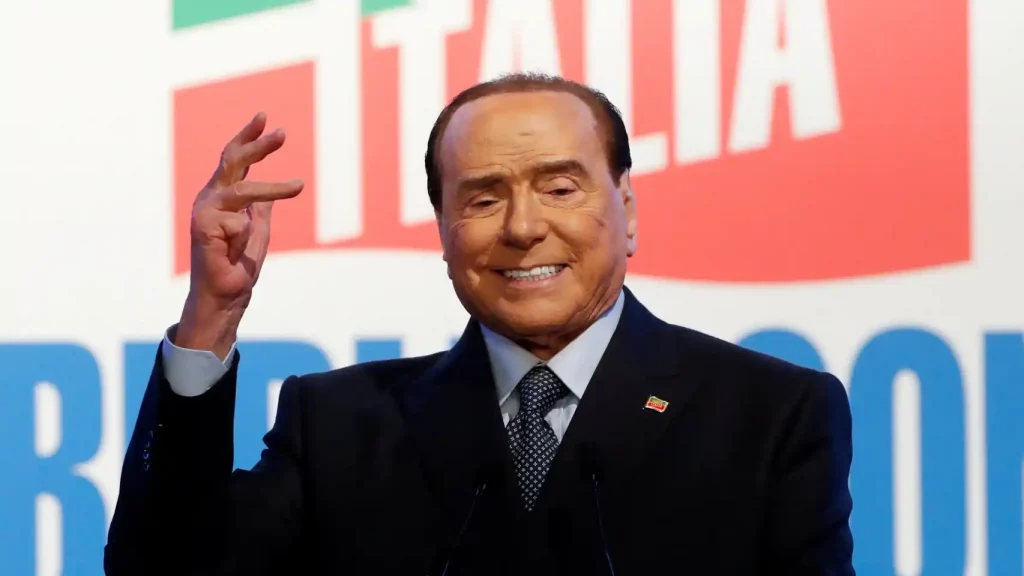 Silvio Berlusconi está internado en un hospital de Milán; reportan que tiene leucemia crónica