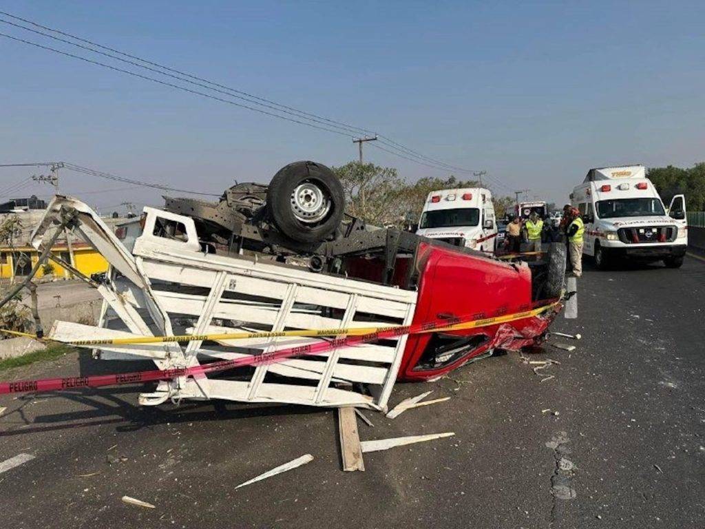 Accidente en Circuito Exterior Mexiquense deja varios muertos