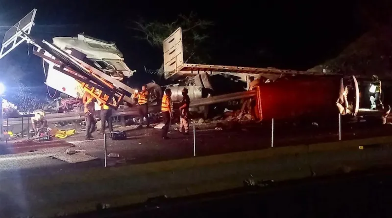 Fatal accidente en la autopista de El Sol; reportan varias personas muertas y heridas
