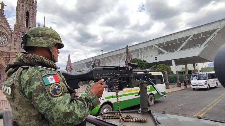 Guardia Nacional y Sedena detienen a tres integrantes del CJNG en Charo, Michoacán