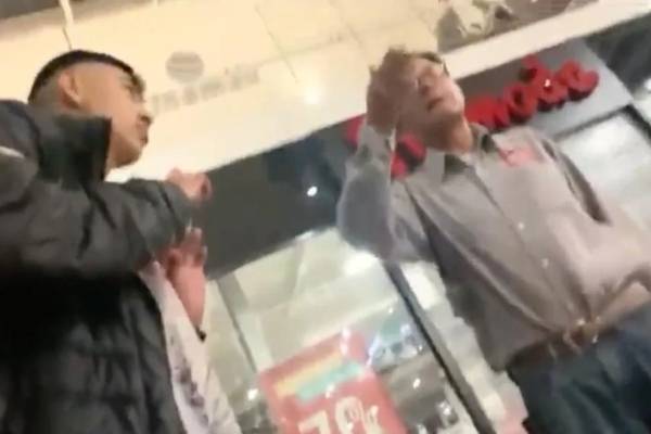 Video: Pareja denuncia homofobia en centro comercial de Puebla