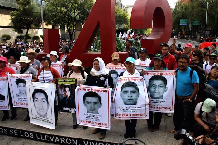 Dictan auto de formal prisión contra ocho militares por caso Ayotzinapa 