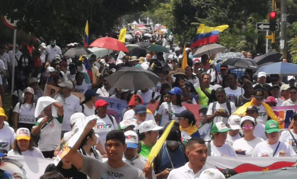Miles salen a marchar en Colombia a favor del gobierno de Gustavo Petro