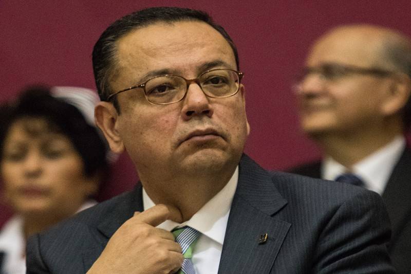 Germán Martínez se baja por la candidatura presidencial y critica método de “Va por México”