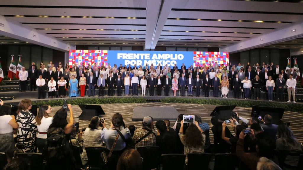 El PRI, PAN y PRD anunció que a través de una encuesta y una elección, el PRIANRD tendrá a su candidato para la presidencia de 2024.