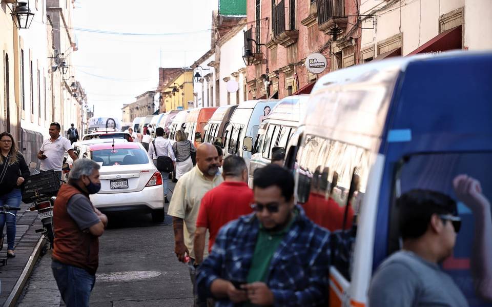 Transportistas detienen Morelia; exigen se les consulte sobre la Ley de Movilidad