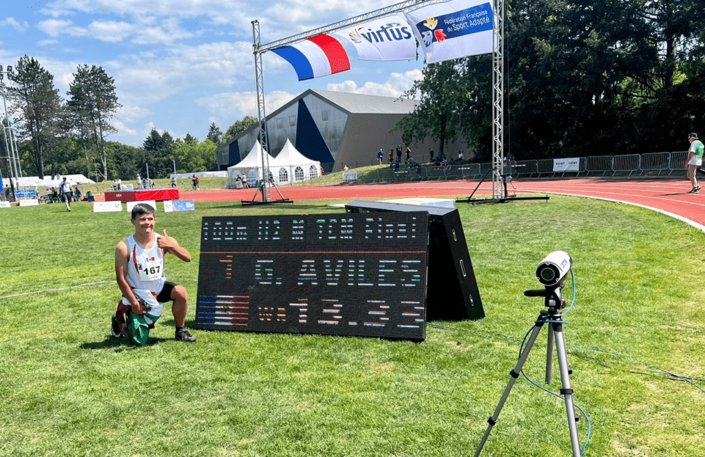 El Tamaulipeco, Alex Avilés, cosechó medallas de oro en los 100 y 200 metros en los Virtus Global Games, además rompió récords mundiales.