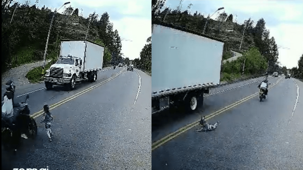 Un video difundido en redes sociales, mostró el sorprendente momento en el que una niña es atropellada por al menos 3 motociclistas en Colombia.