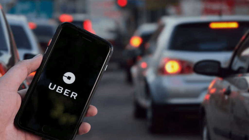 A través de redes sociales, varios internautas exhibieron que conductores de Uber intentan cobrar una tarifa especial por utilizar el aire acondicionado.