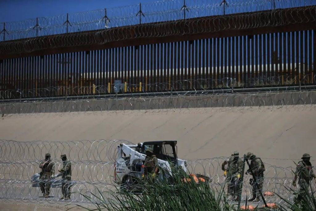 Gobernador republicano de Oklahoma envía a su Guardia Nacional a la frontera con México