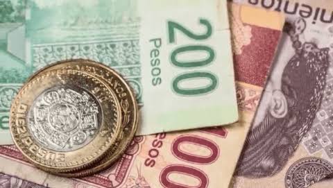 Súper peso: Moneda mexicana rompe la barrera de los 17 pesos por dólar 