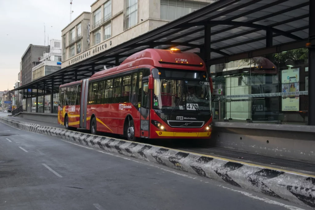 Gobierno de la CDMX entrega nueva ruta de Metrobús; correrá de Garibaldi a Campo Marte