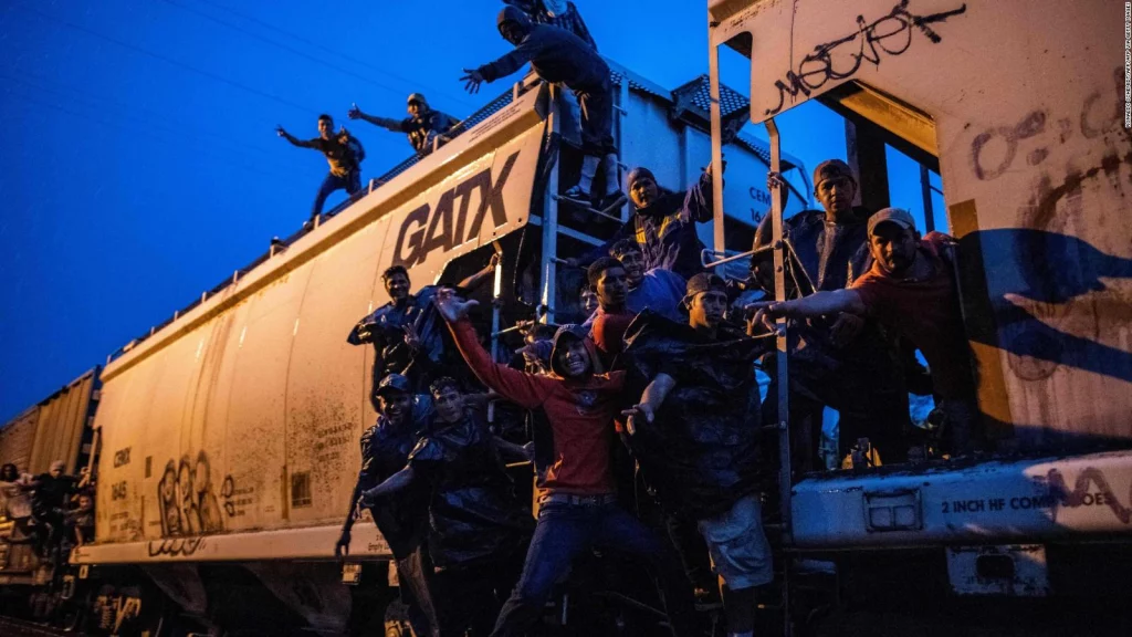 Las autoridades de Coahuila señalaron que están trabajando para lograr repatriar el cuerpo de los jóvenes migrantes que murieron al intentar subir al tren.