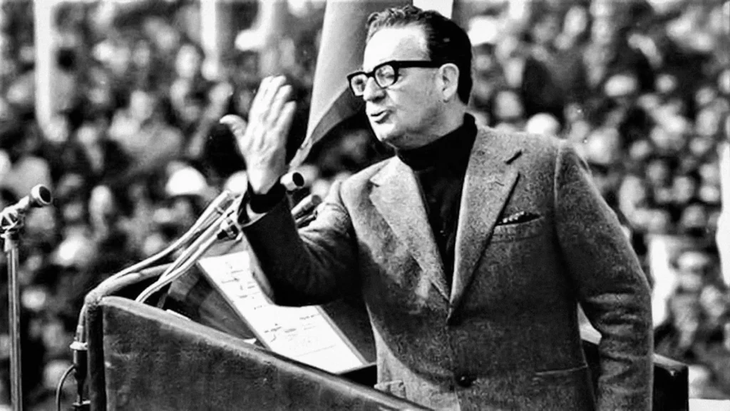 A 50 años del terrible golpe a la democracia en Chile por parte de los Estados Unidos, Salvador Allende emitió un contundentes palabras a su pueblo.