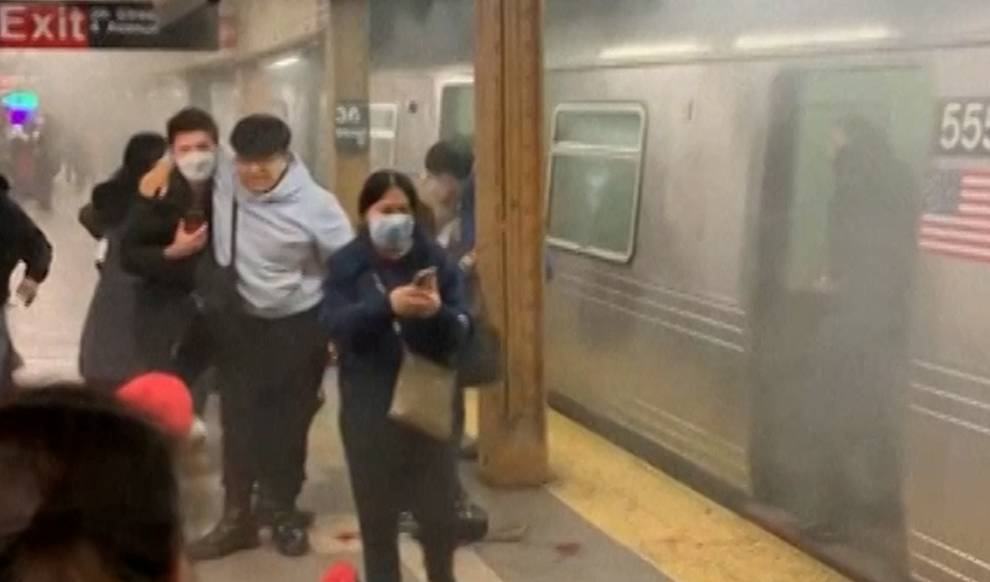 Dan 10 cadenas perpetuas al autor del tiroteo en el metro de Nueva York
