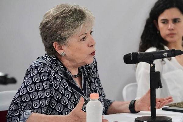 Por instrucciones de AMLO, Alicia Bárcena, la secretaria de Relaciones Exteriores recorrió Chiapas, para generar un modelo de gestión migratorio que atienda las causas