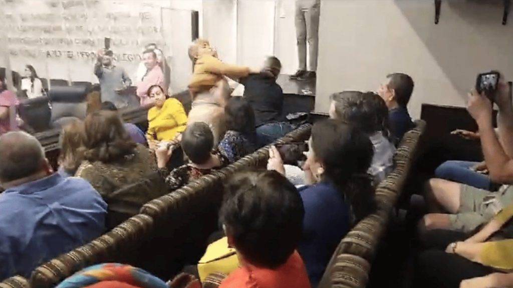Video: Reporteras agarran de ring el Congreso de Sonora