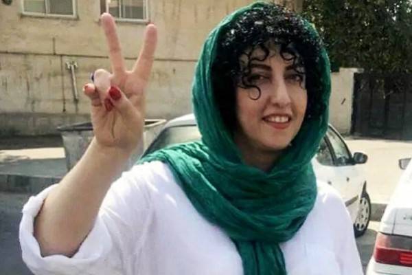 Narges Mohammadi cumple una larga condena en Irán por defender los derechos de las mujeres, tiene 51 años y ahora es Premio Nobel de la Paz