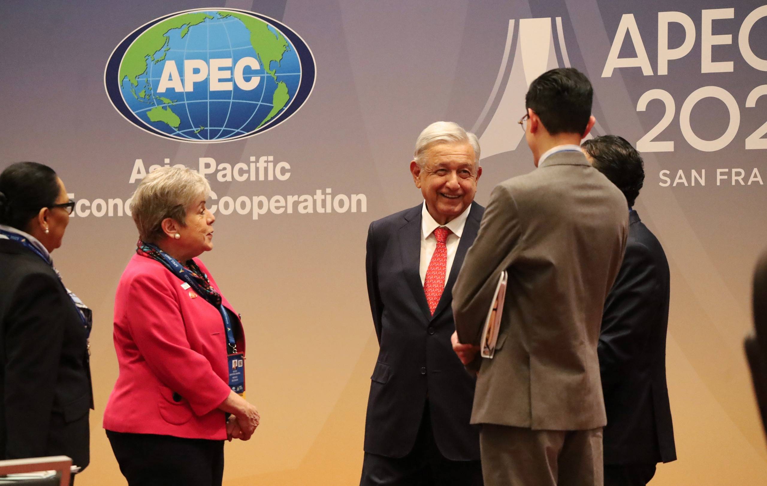 "Somos como hermanos"; AMLO y Trudeau se reúnen en cumbre APEC