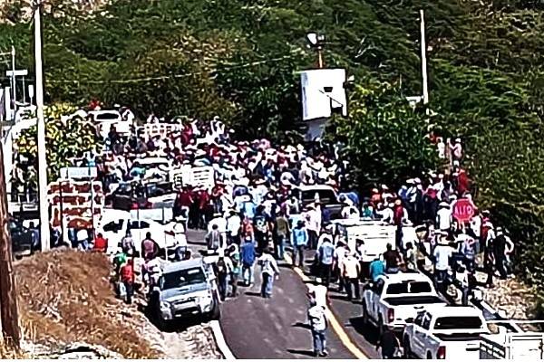 Campesinos denuncian cientos de desplazados por ataque del narco en Guerrero y exigen la instalación de cuatro bases de operación mixta para su protección