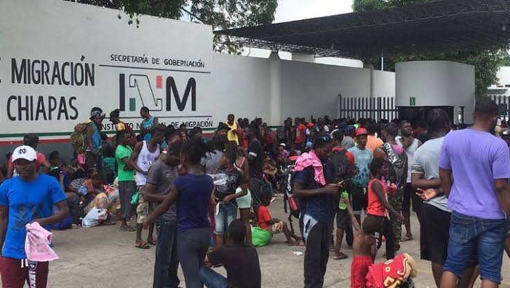 Rescatan a 87 migrantes abandonados en  una carretera de Chiapas