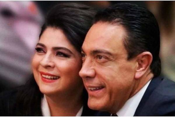 Victoria Ruffo y Omar Fayad llevan 22 años casados, incluye el tiempo de gubernatura de Fayad en Hidalgo. Alex Kaffie señala ruptura