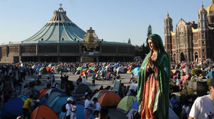 Peregrinos llegan a la Basílica de Guadalupe para conmemorar el 12 de diciembre