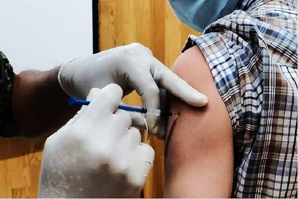 Pfizer puso a la venta vacunas contra Covid en 4 farmacias de México. Su precio es arriba de los 840 pesos por dosis tipo Comirnaty, ARNm