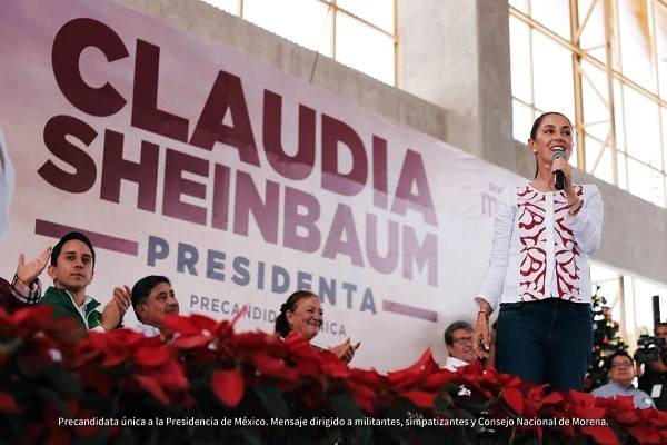 Claudia Sheinbaum, celebra que llegó a los 100 mil seguidores su canal de WhatsApp el cual abrió el pasado mes de noviembre