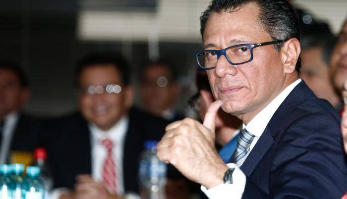 Fiscalía de Ecuador va por expresidente Glas, refugiado en la embajada de México