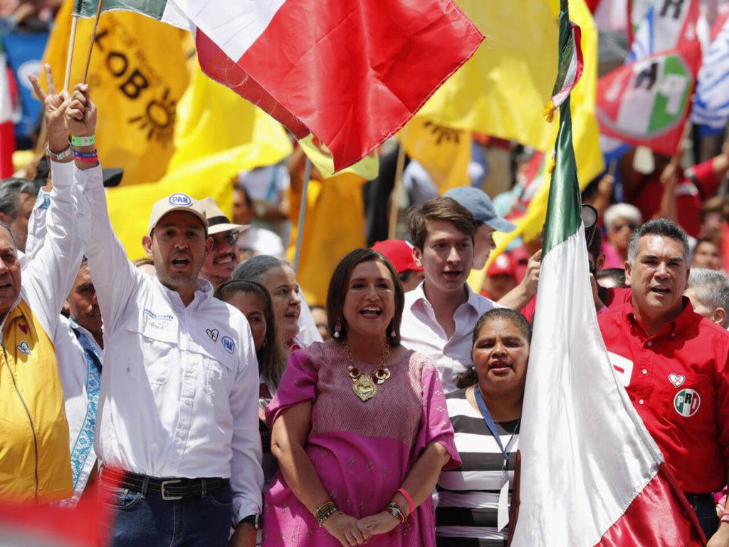 “Ni Peña Nieto”; redes tunden a Gálvez por uso de teleprompter para cierre de precampaña