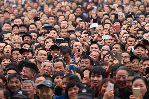 De acuerdo con datos oficiales, en 2023 la población de China se redujo por segundo año consecutivo luego de más de seis décadas de crecimiento sostenido