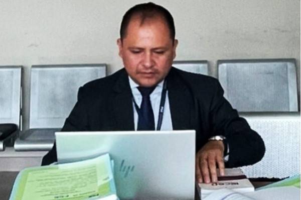 Sujetos acribillaron al fiscal de Guayas, César Suárez Pilay, cuando estaba a bordo de un auto blanco en la avenida del Bombero, norte de Guayaquil, Ecuador