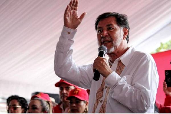 El diputado Gerardo Fernández Noroña además publicó un artículo que se llama "Xóchitl debate", donde refuta a la candidata del "frente guango de derecha"