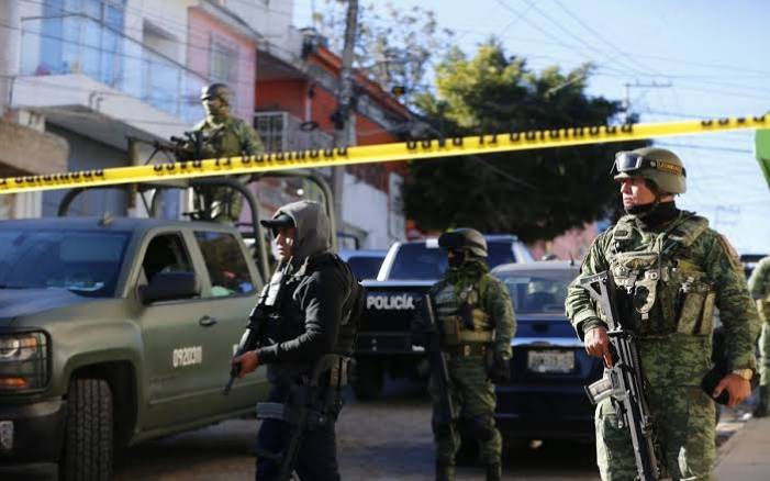 La Fiscalía de Jalisco investiga el ataque armado en contra de varios jóvenes de Tlaquepaque, quienes acudieron a un centro nocturno. 