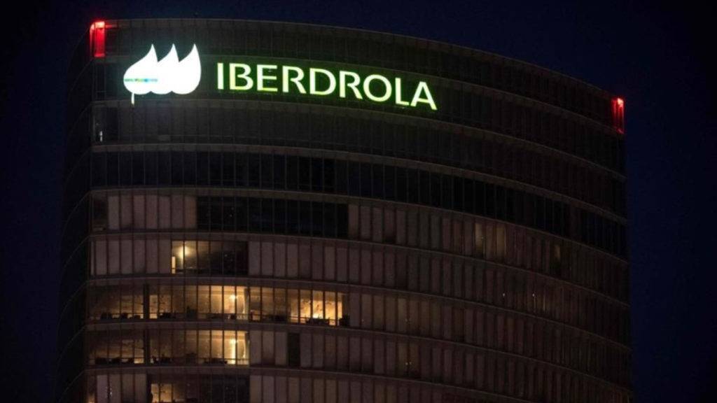 A través de un comunicado se informó que Iberdrola se quedará con 15 plantas generadoras de electricidad para surtir a sus clientes privados. 