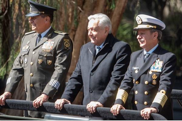 Lealtad a las instituciones democráticas, a nuestro pueblo. Lealtad, gran lealtad a México dice titular de la Defensa ante ante AMLO
