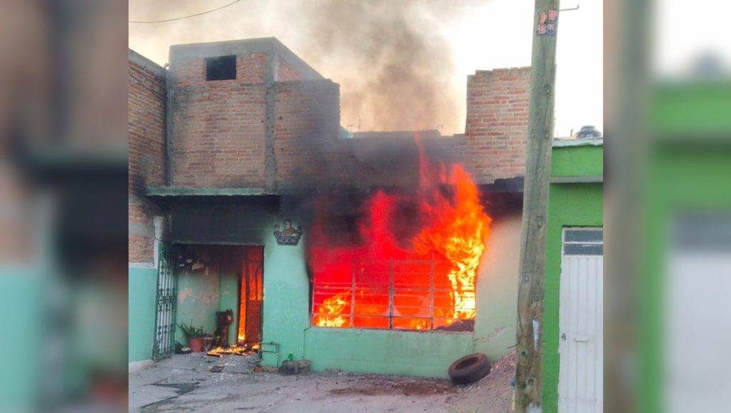 La mañana de este domingo se reportó una explosión en una vivienda de San Luís Potosí donde guardaban huachicol.