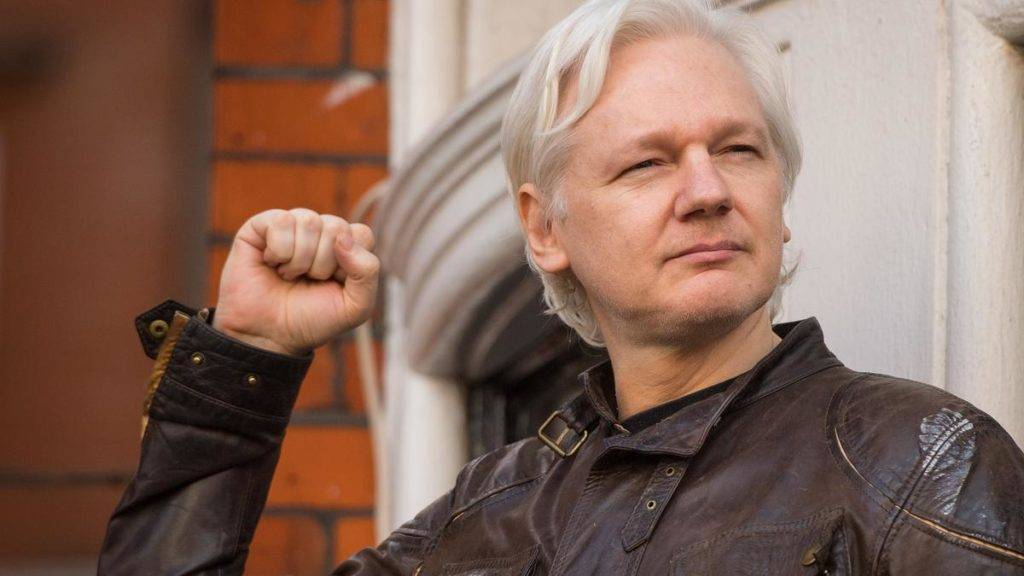 Amnistía Internacional pide al gobierno de Estados Unidos para que retire los cargos en contra del ciberactivista y fundador de WikiLeaks, Julian Assange.