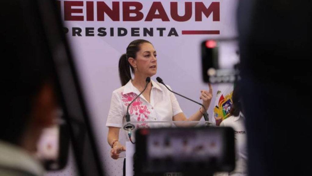 Claudia Sheinbaum indicó que existe la posibilidad de un golpe de Estado “técnico” por parte de la oposición que busca regresar al poder. 