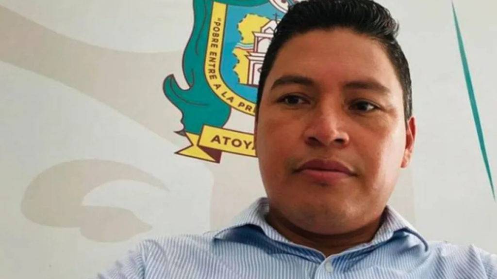 Un grupo armado atacó a disparos al candidato del PT a la alcaldía de Atoyac, Guerrero, Alfredo González, quien también se dedicaba a la docencia.  