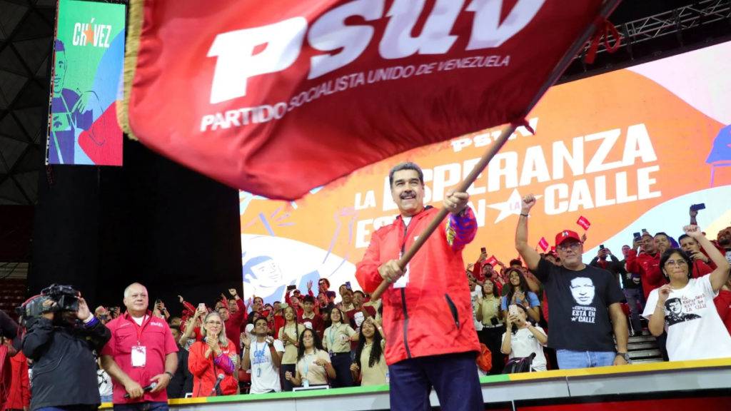Nicolás Maduro se registró ante el CNE para competir en las próximas elecciones presidenciales para extender su mandato seis años más. 