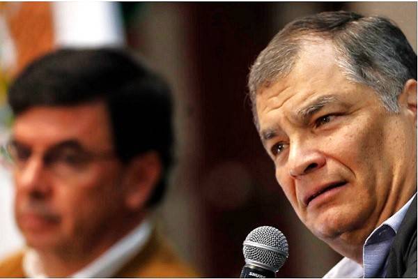 En la región los medios han pasado de la prohibición de información al poder del estado de opinión “donde el poder absoluto lo tienen ellos": Correa