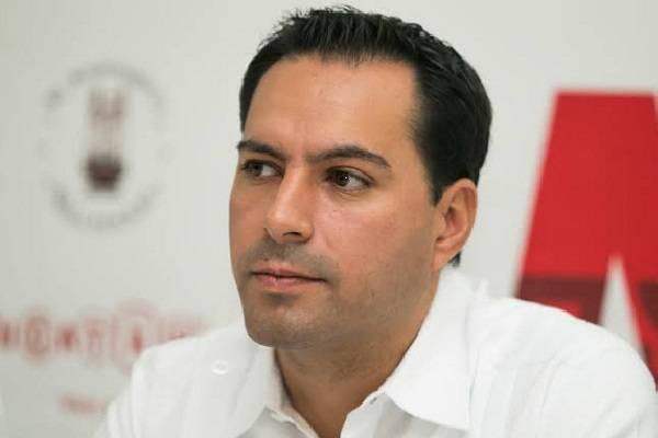 Tribunal Electoral ordenó que en un plazo no mayor a 10 días el gobernador panista de Yucatán se separe de su cargo o pierde candidatura plurinominal