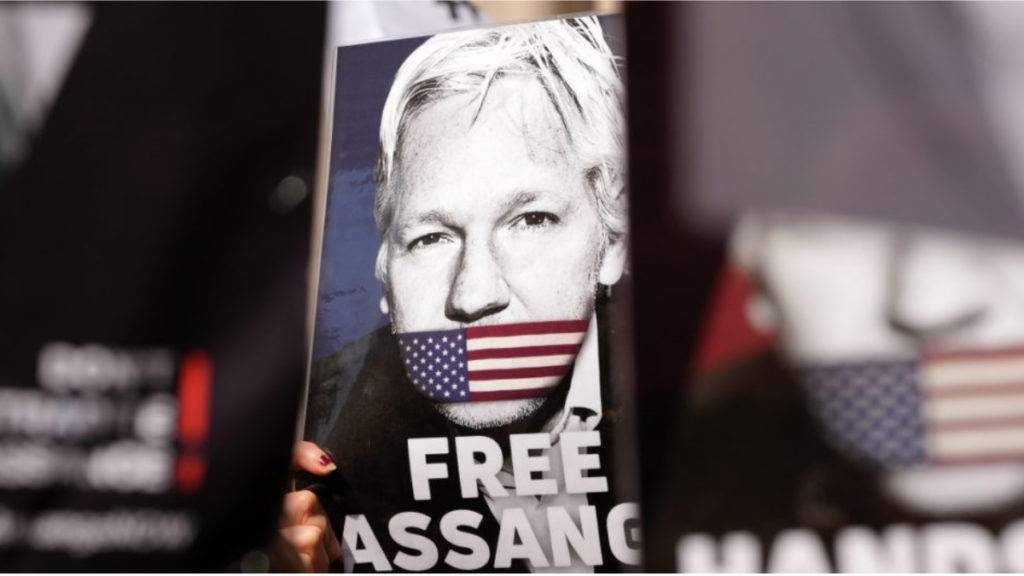 Las autoridades de Estados Unidos buscan la extradición del fundador de WikiLeaks, Julian Assange, para ser juzgado por espionaje. 
