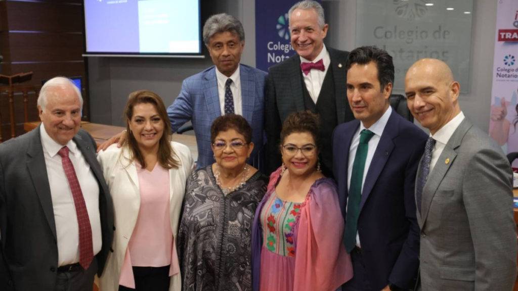 Clara Brugada Molina se reunió con notarios de la CDMX, con quienes trabajará para llevar a cabo un programa de vivienda social.