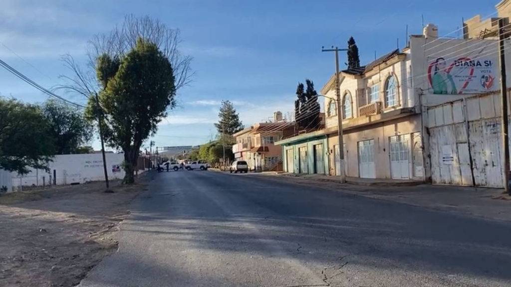 Autoridades de Zacatecas recibieron una llamada que alertó sobre la presencia de varios cadáveres abandonados en la vía pública. 